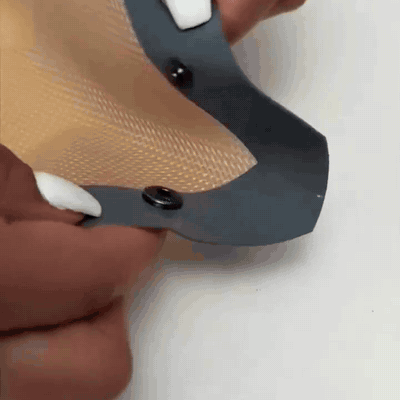 Fastening the corner snaps close up